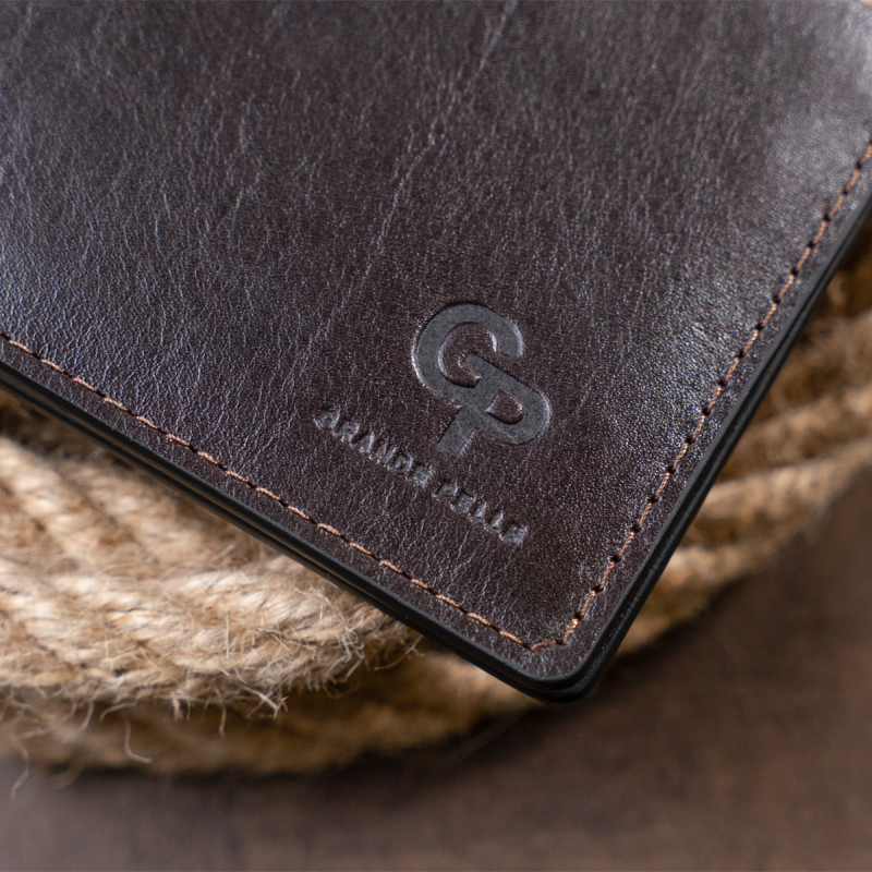 Стильне портмоне в гладкій шкірі GRANDE PELLE Коричневе