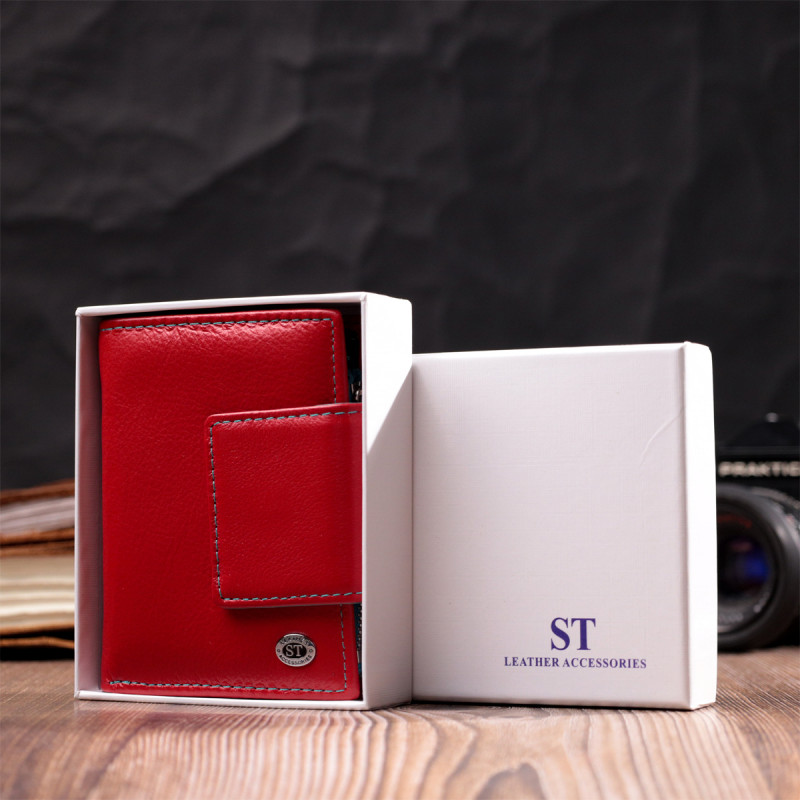 Яркий кожаный кошелек для женщин с интересной монетницей ST Leather Красный