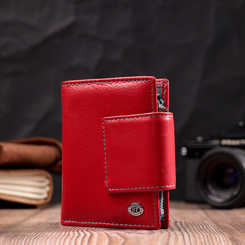 Яркий кожаный кошелек для женщин с интересной монетницей ST Leather Красный