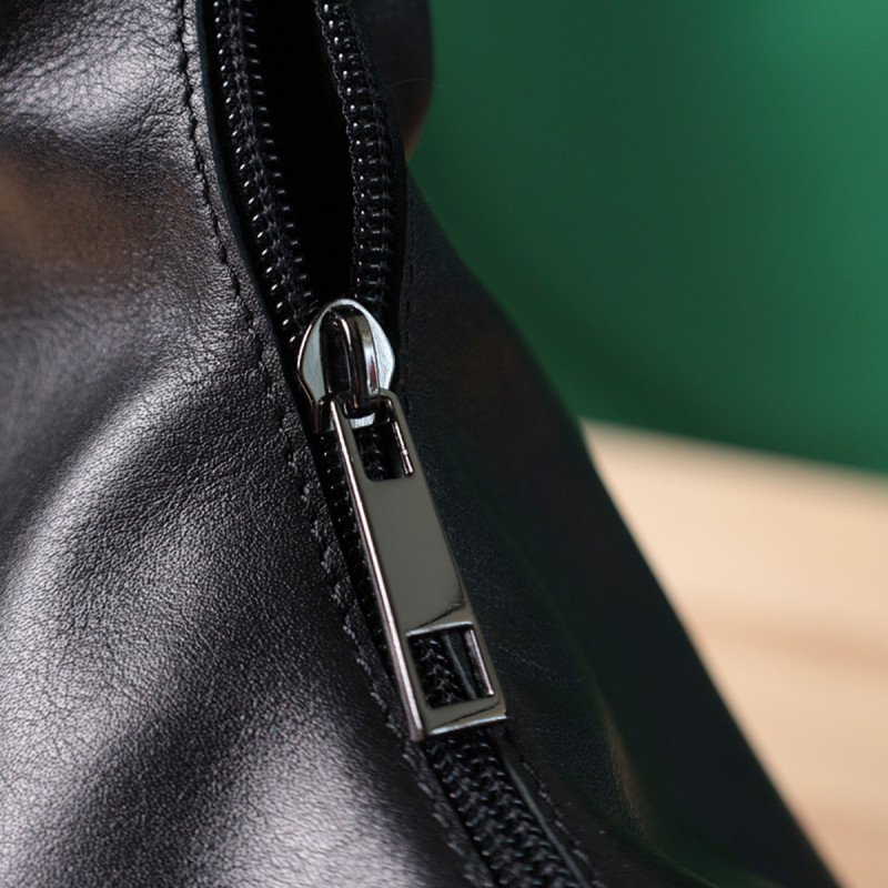 Практичная женская сумка на плечо из гладкой натуральной кожи Shvigel Черная