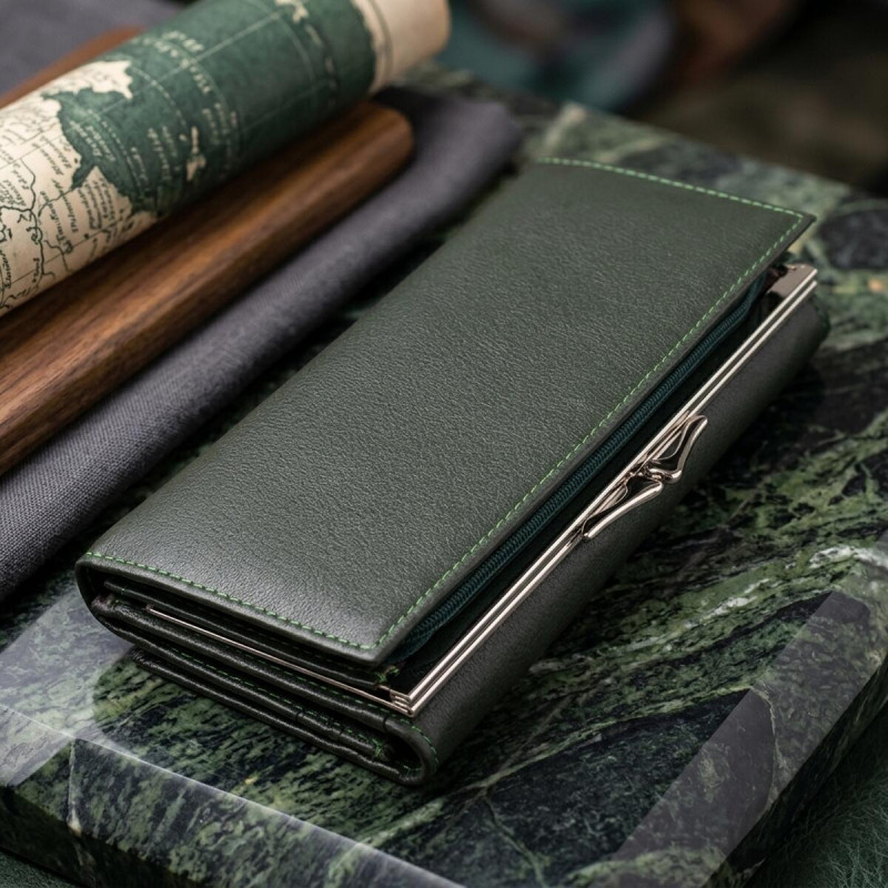 Місткий жіночий гаманець на магнітах із натуральної шкіри ST Leather Зелений