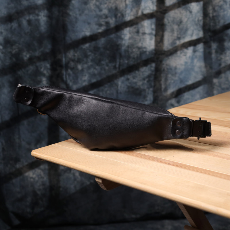 Сумка бананка для мужчин из гладкой натуральной кожи Shvigel Черный