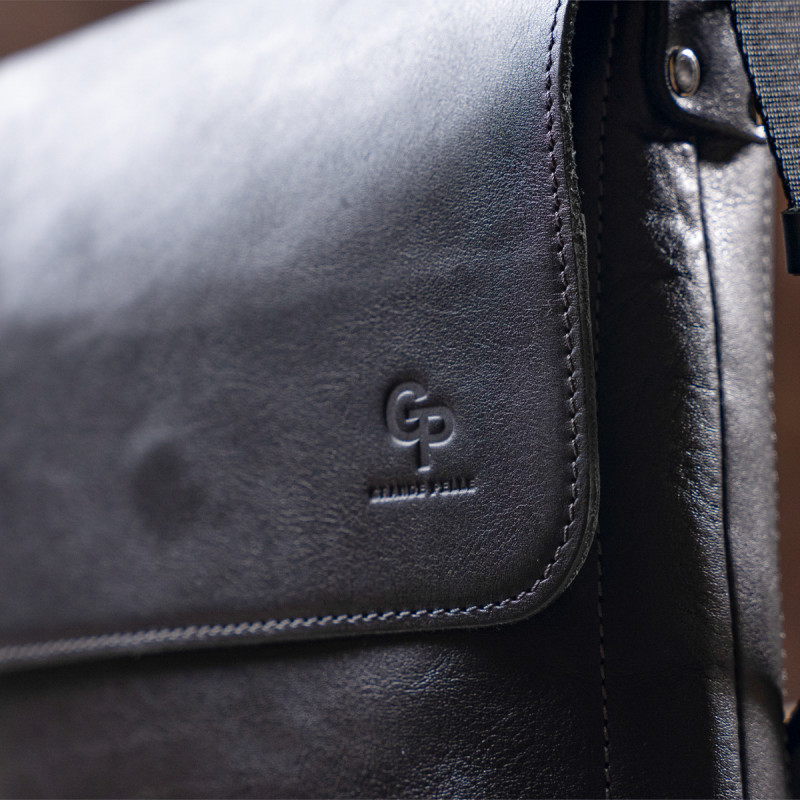 Сумка мессенджер в гладкой коже GRANDE PELLE Черная