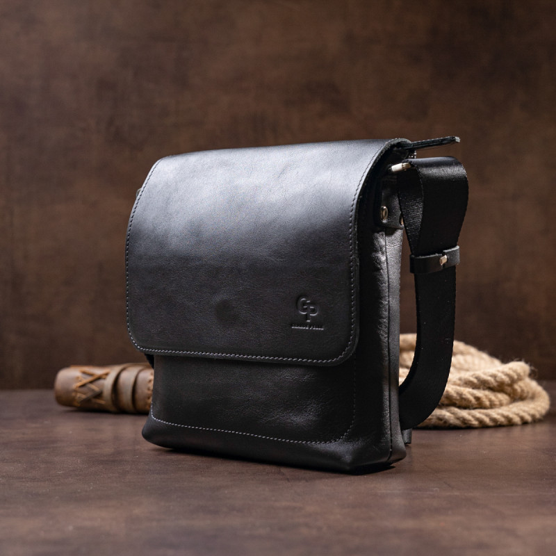 Сумка мессенджер в гладкой коже GRANDE PELLE Черная