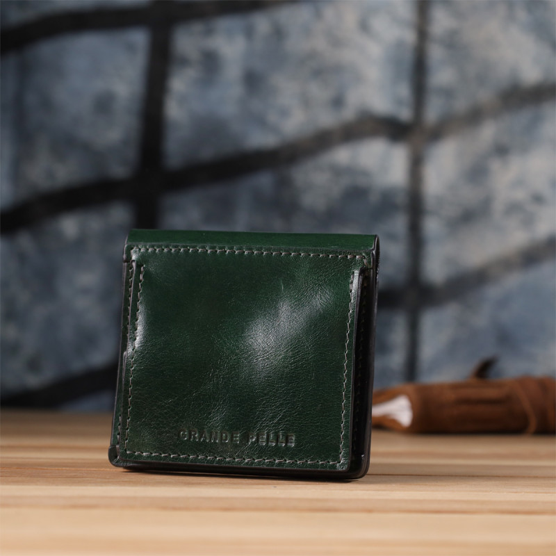 Компактний гаманець у дві складення з натуральної гладкої шкіри GRANDE PELLE Зелений