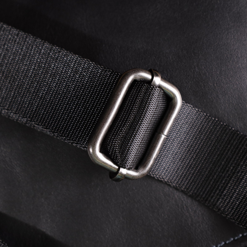 Стильна та практична чоловіча сумка на плече з натуральної гладкої шкіри Shvigel Чорний