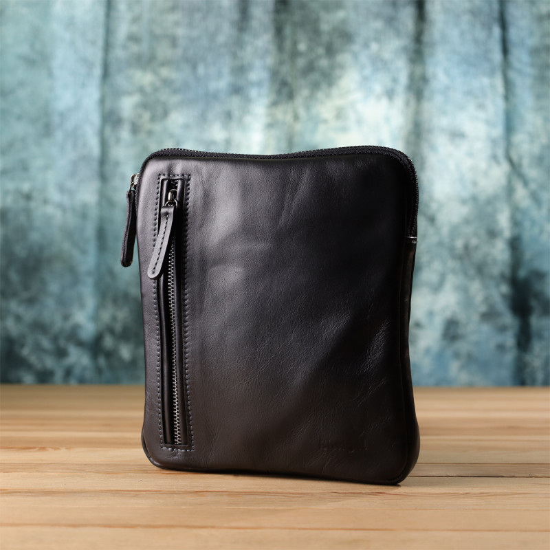 Стильна та практична чоловіча сумка на плече з натуральної гладкої шкіри Shvigel Чорний