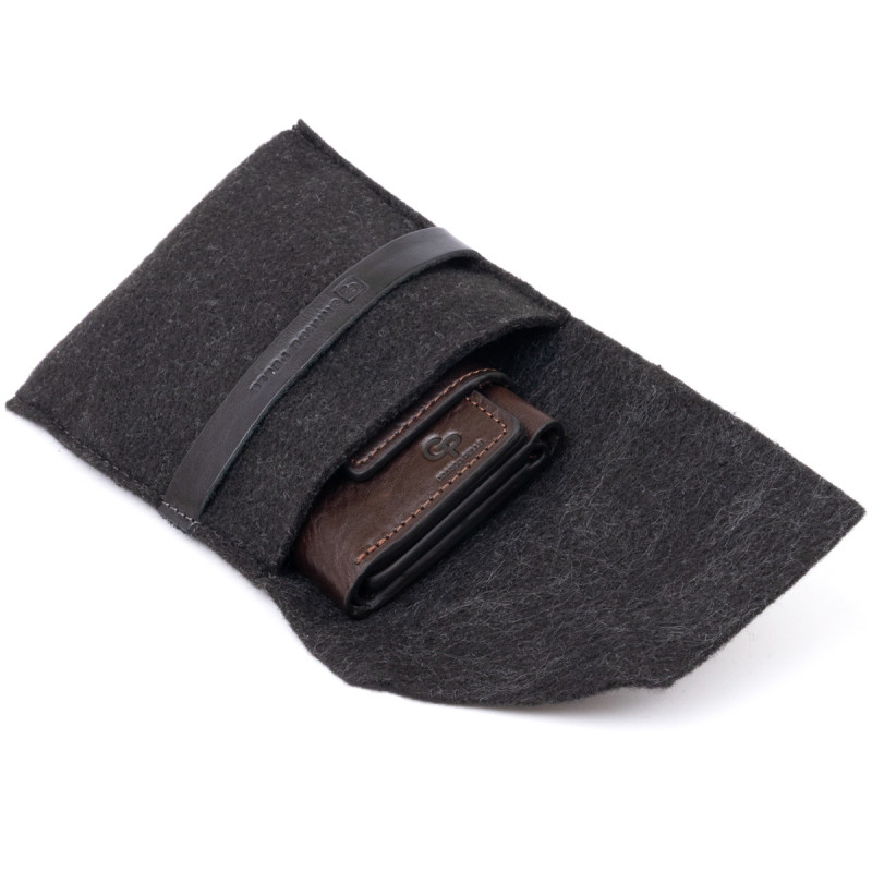 Портмоне вертикальне з хлястиком на магніті на одне відділення GRANDE PELLE Коричневе