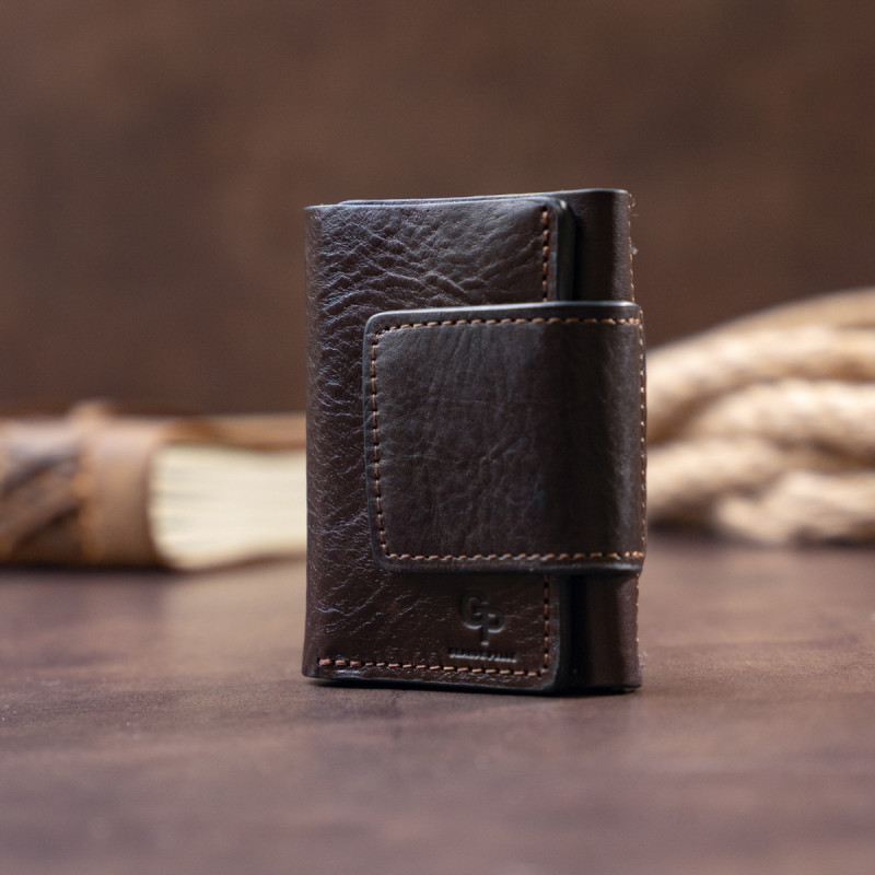 Портмоне вертикальне з хлястиком на магніті на одне відділення GRANDE PELLE Коричневе