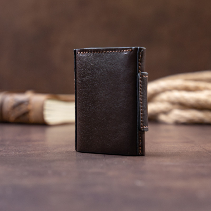 Портмоне вертикальне з хлястиком на магніті на одне відділення GRANDE PELLE Коричневе