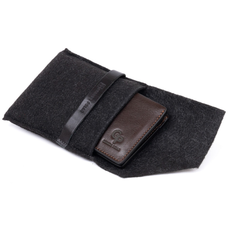 Якісне портмоне в гладкій шкірі на магнітах GRANDE PELLE Коричневе