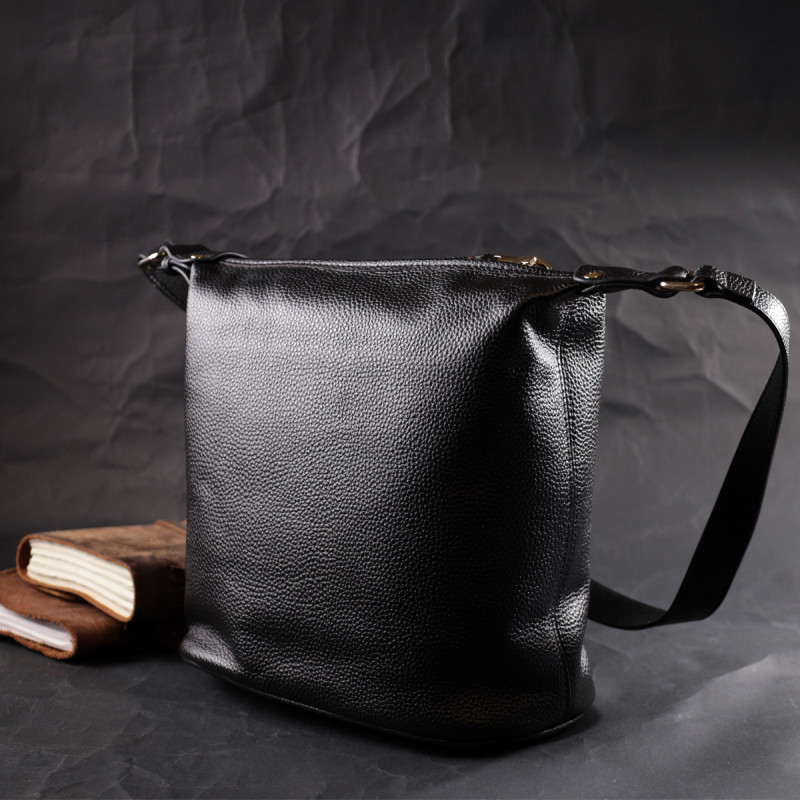 Вместительная женская сумка с одной длинной ручкой из натуральной кожи Vintage Черная