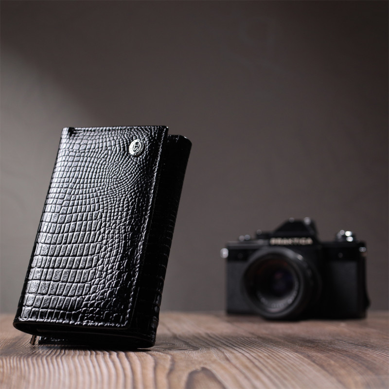 Женский кошелек в три сложения из лакированной фактурной натуральной кожи ST Leather Черный