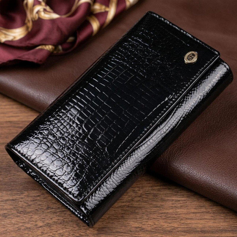 Лаковий жіночий гаманець з візитницею ST Leather Чорний