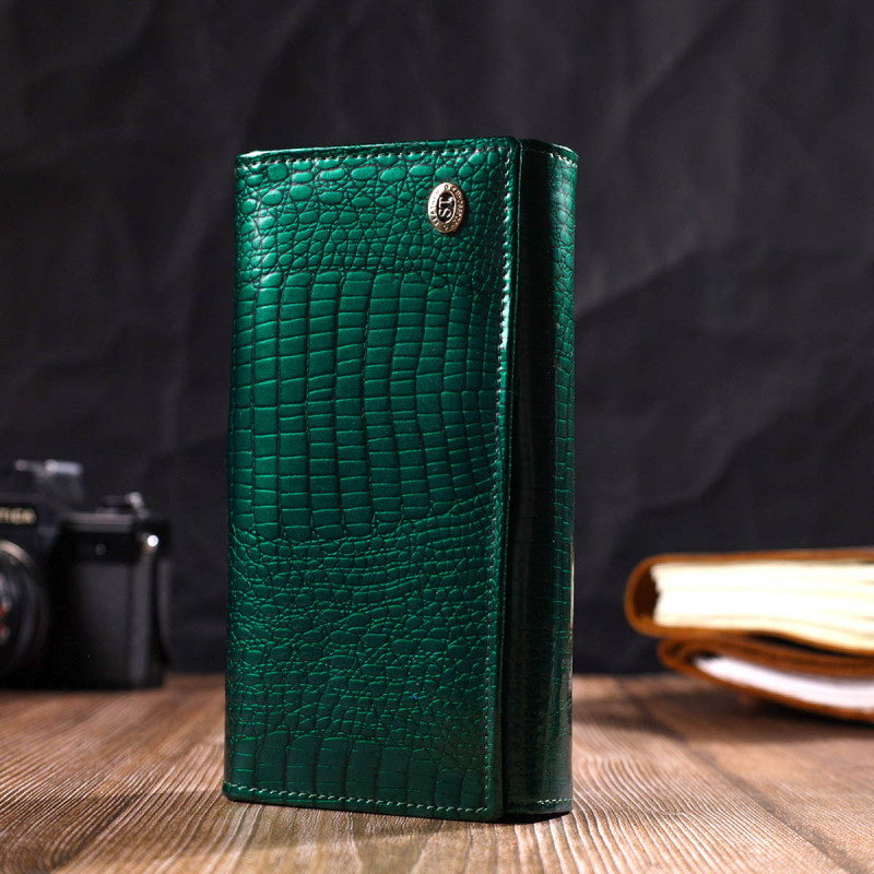 Лакированный женский кошелек с блоком для визиток из натуральной кожи ST Leather Зеленый