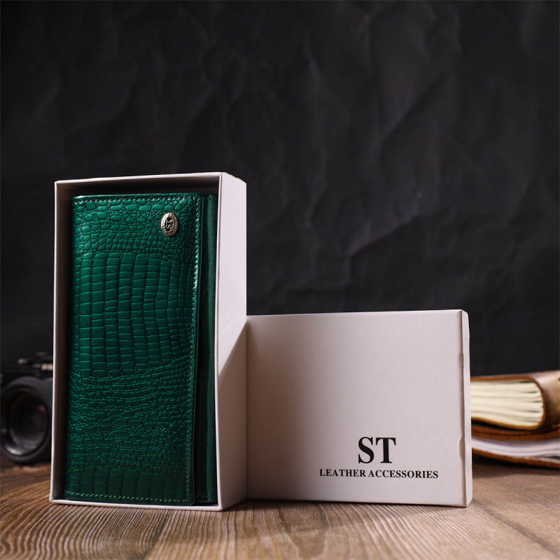 Лакированный женский кошелек с блоком для визиток из натуральной кожи ST Leather Зеленый