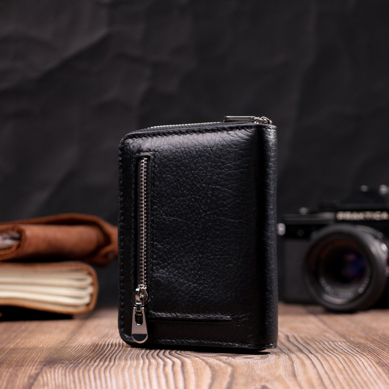 Женский кожаный кошелек на молнии с металлическим логотипом производителя ST Leather Черный