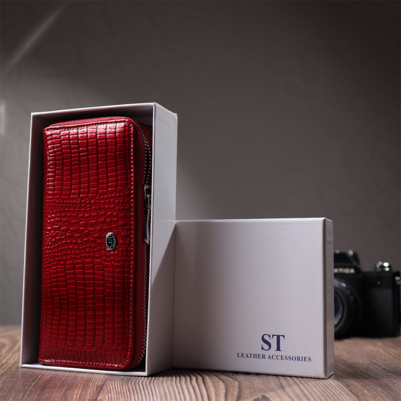 Фактурный клатч на два отделения из лакированной натуральной кожи ST Leather Красный