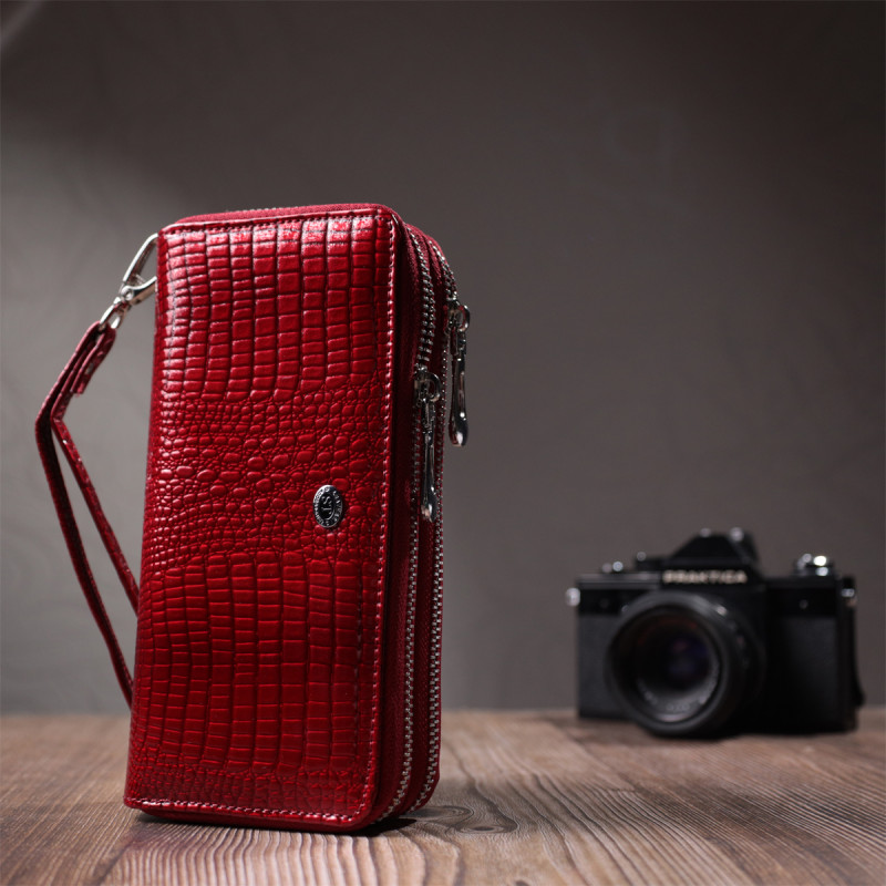 Фактурный клатч на два отделения из лакированной натуральной кожи ST Leather Красный