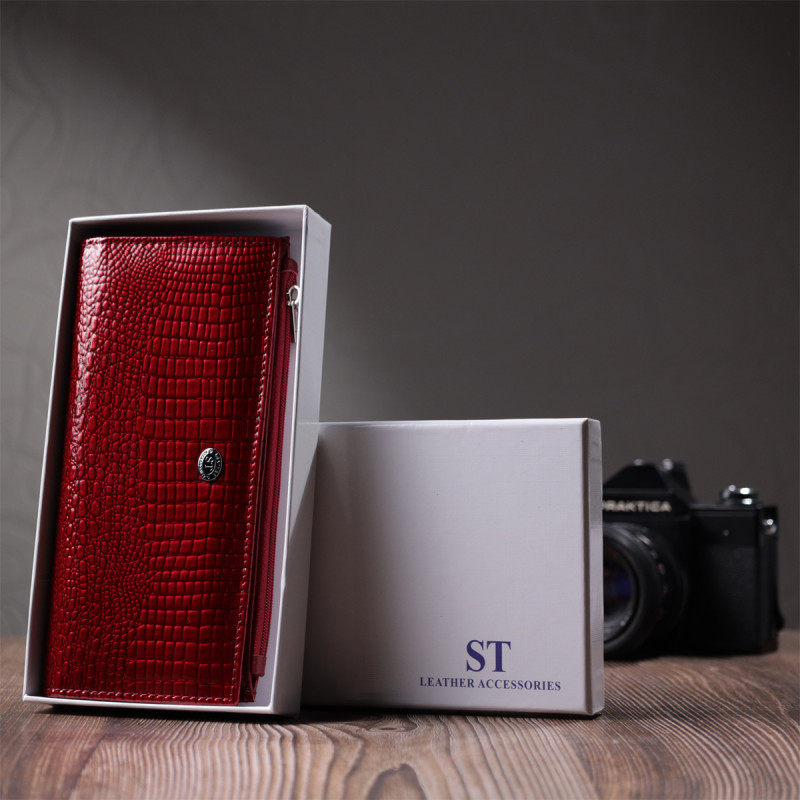 Лакированный яркий кошелек с фактурой под рептилию из натуральной кожи ST Leather Красный