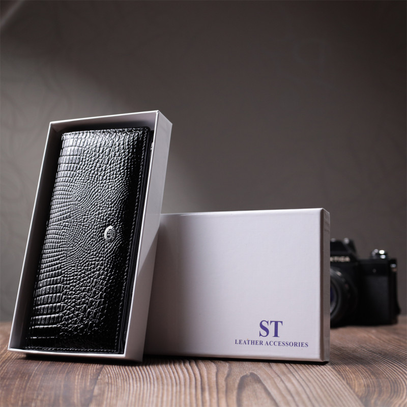 Лакированный тонкий кошелек с фактурой под рептилию из натуральной кожи ST Leather Черный