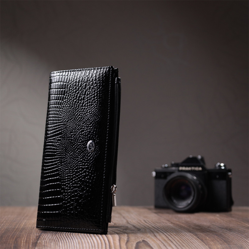 Лакированный тонкий кошелек с фактурой под рептилию из натуральной кожи ST Leather Черный