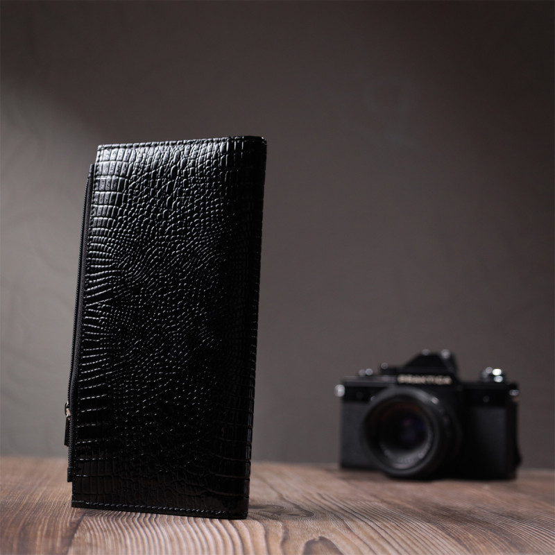 Лакированный тонкий кошелек с фактурой под рептилию из натуральной кожи ST Leather Черный