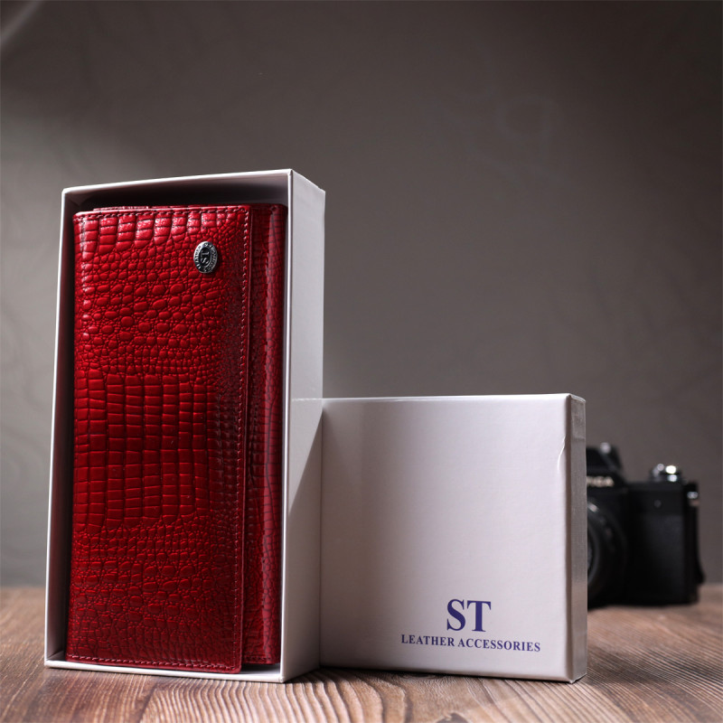 Лакированный женский кошелек с фактурой под рептилию из натуральной кожи ST Leather Красный