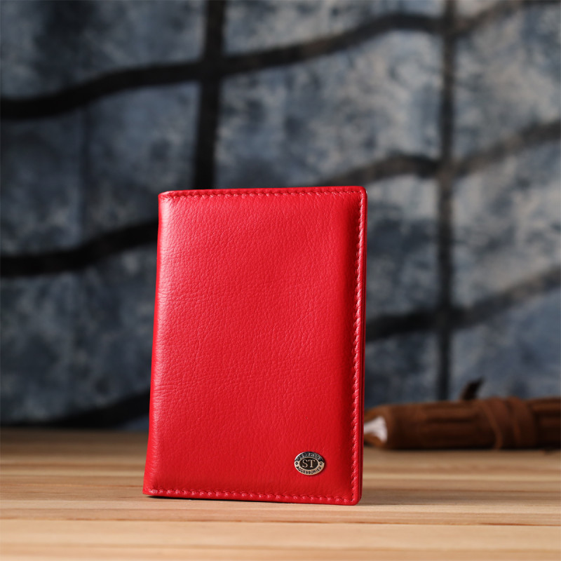 Яркая обложка на паспорт универсального формата из натуральной кожи ST Leather Красный