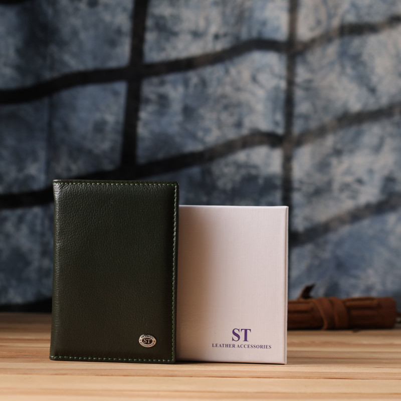 Практичная обложка на паспорт универсального формата из натуральной кожи ST Leather Зеленый