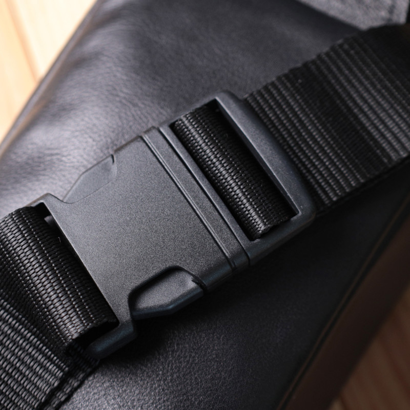 Прямокутна сумка-бананка для чоловіків із натуральної глянсової шкіри Shvigel Чорна