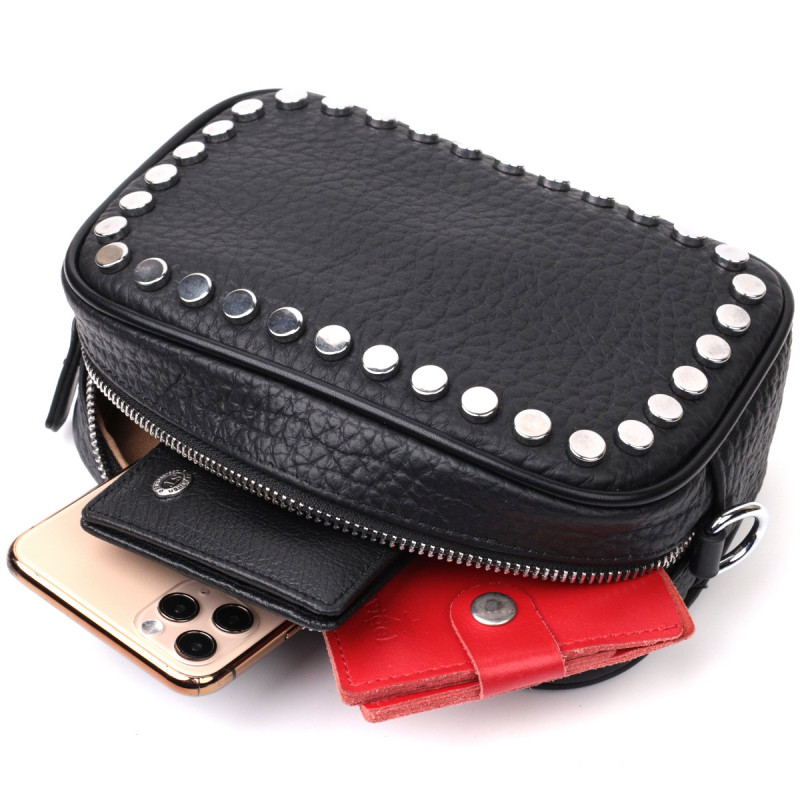 Стильная сумка декорированная металлическими кнопками из натуральной кожи Vintage Черная