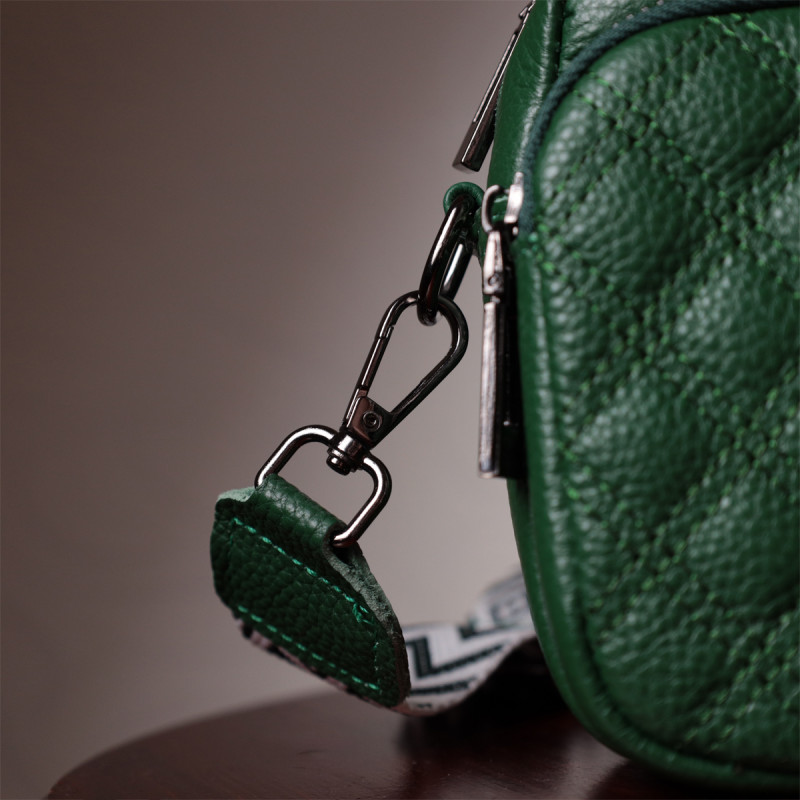 Невелика жіноча сумка прошита ромбами на лицьовій стороні з натуральної шкіри Vintage Зелена