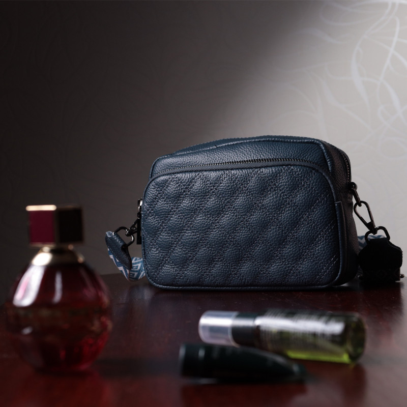 Стильная женская сумка прошитая ромбами на лицевой стороне из натуральной кожи Vintage Синяя