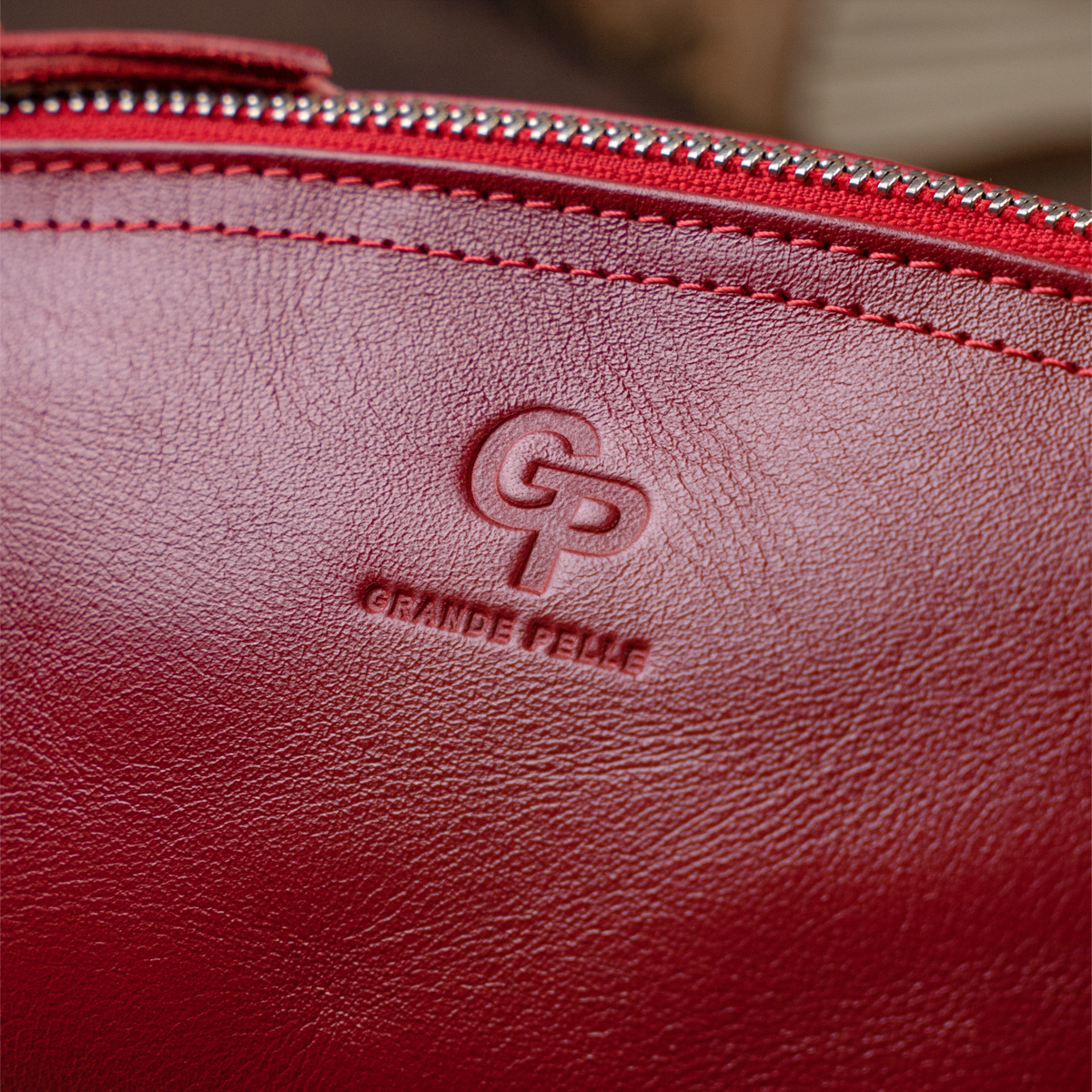 Жіноча косметичка зі шкіри Amelin GRANDE PELLE Червона