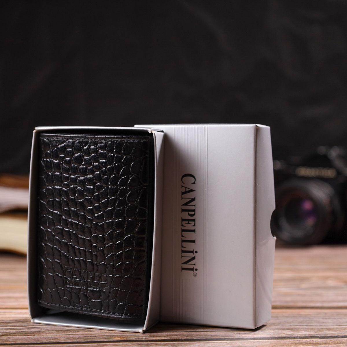 Картхолдер унісекс у три складання з автоматичним механізмом з натуральної шкіри з тисненням під крокодила CANPELLINI Чорний