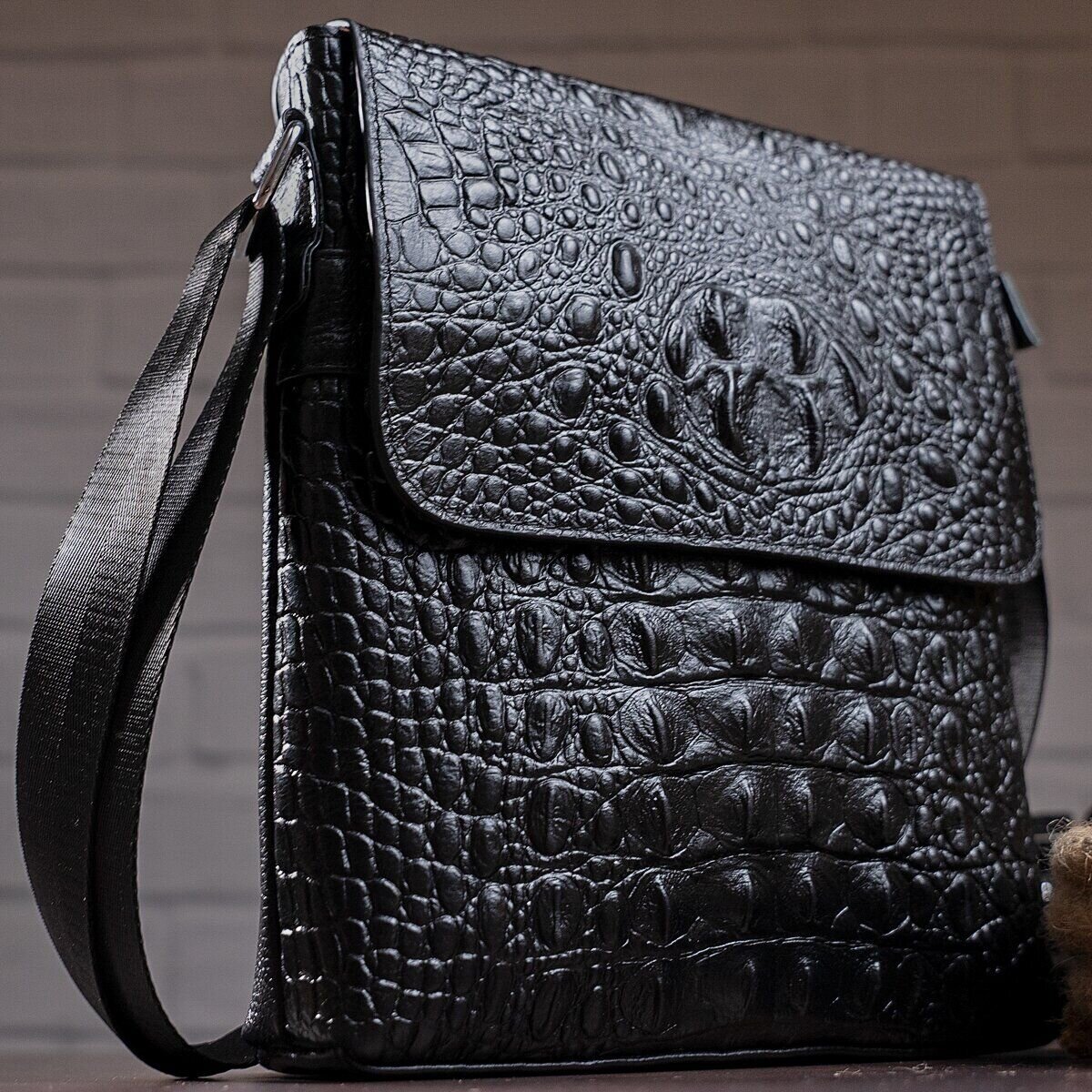 Сумка чоловіча вертикальна з тисненням під рептилію Vintage Чорна