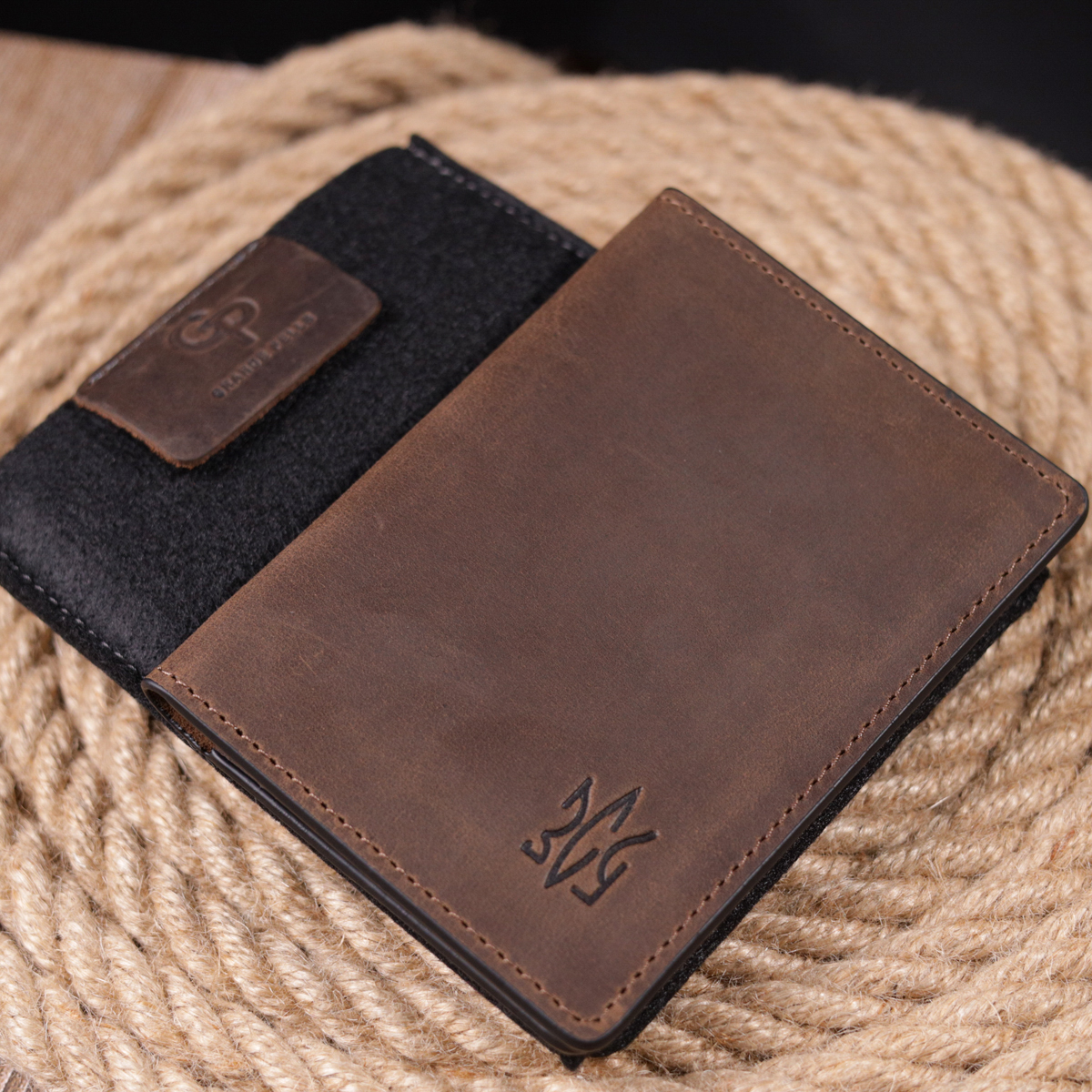 Надійна обкладинка з вінтажної шкіри на військовий квиток Тризуб ЗСУ GRANDE PELLE Коричнева