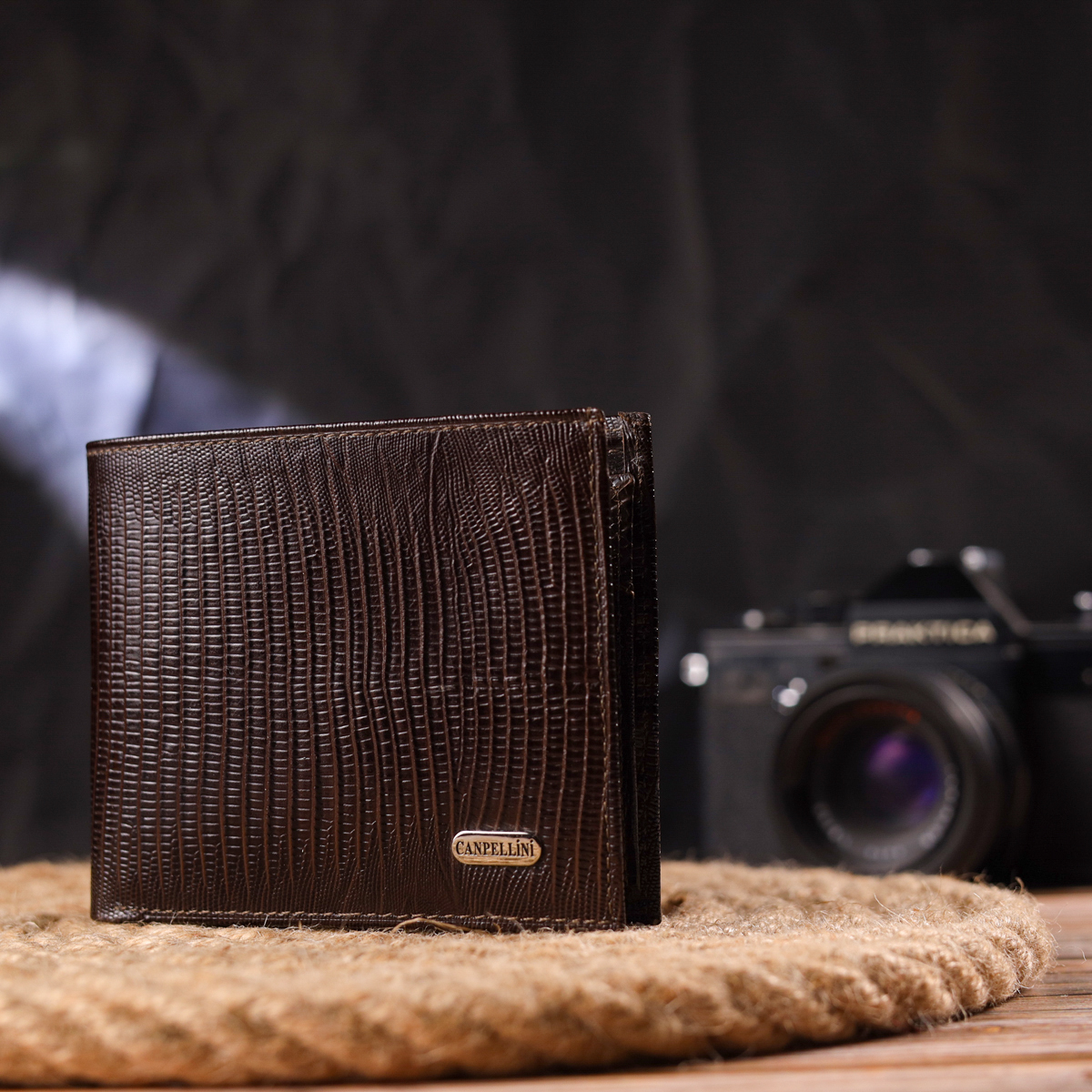 Лакований гаманець для чоловіків у два складення з натуральної фактурної шкіри CANPELLINI Коричневий