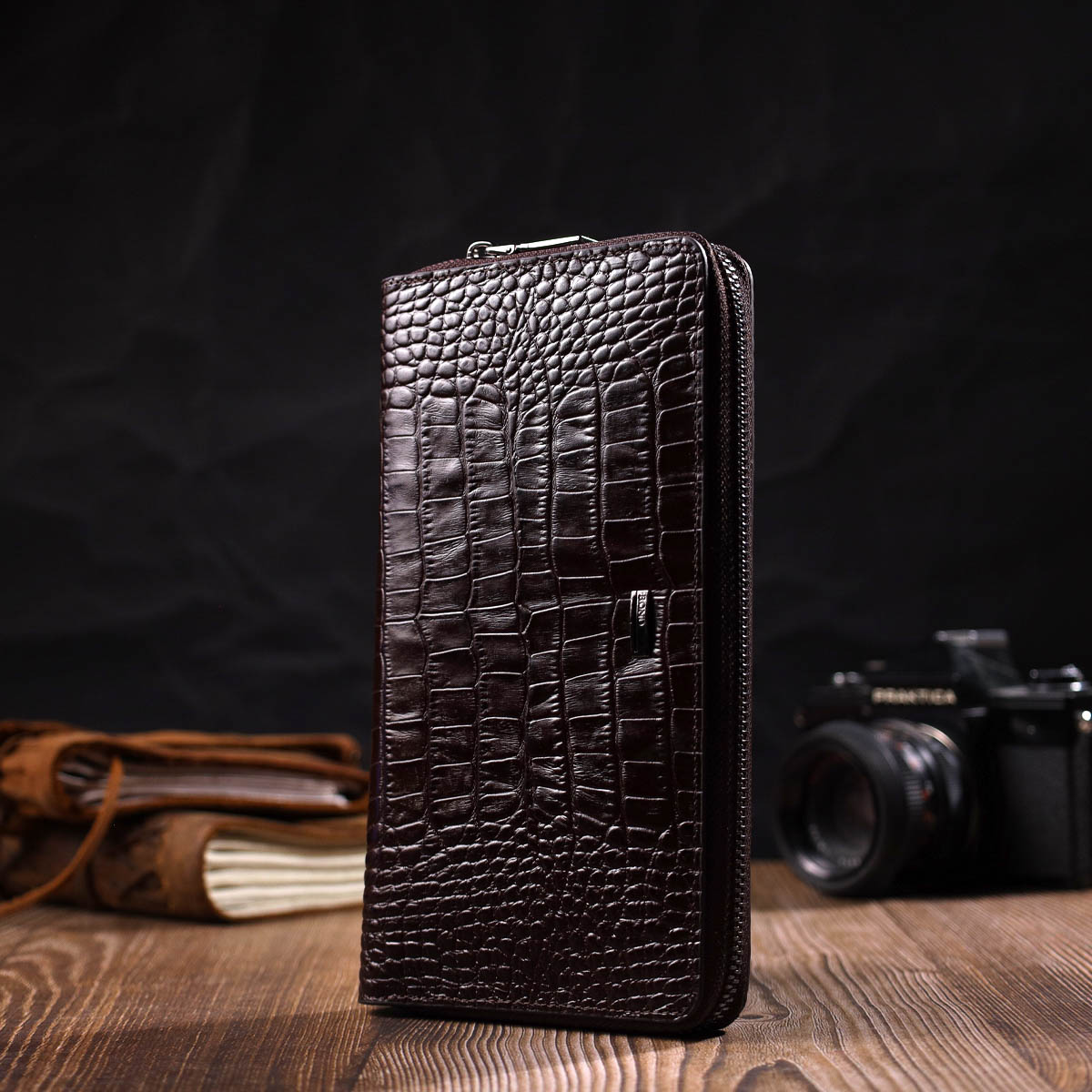 Великий чоловічий клатч з одним відділенням з натуральної шкіри з тисненням під крокодила BOND Коричневий