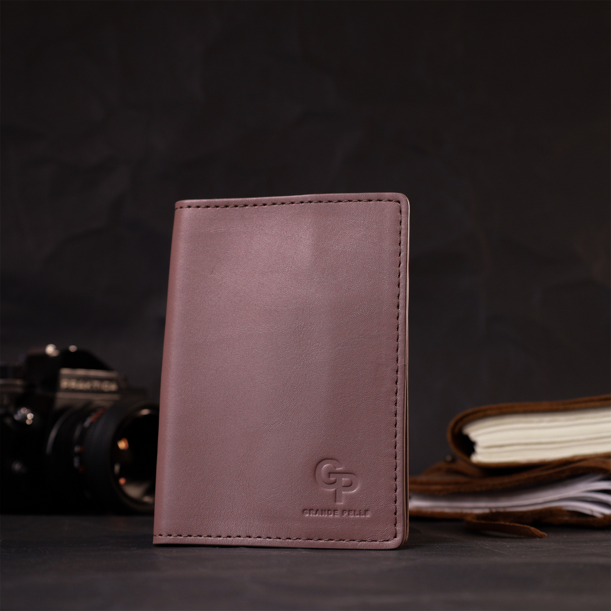 Красивая кожаная обложка на паспорт GRANDE PELLE Пудровый