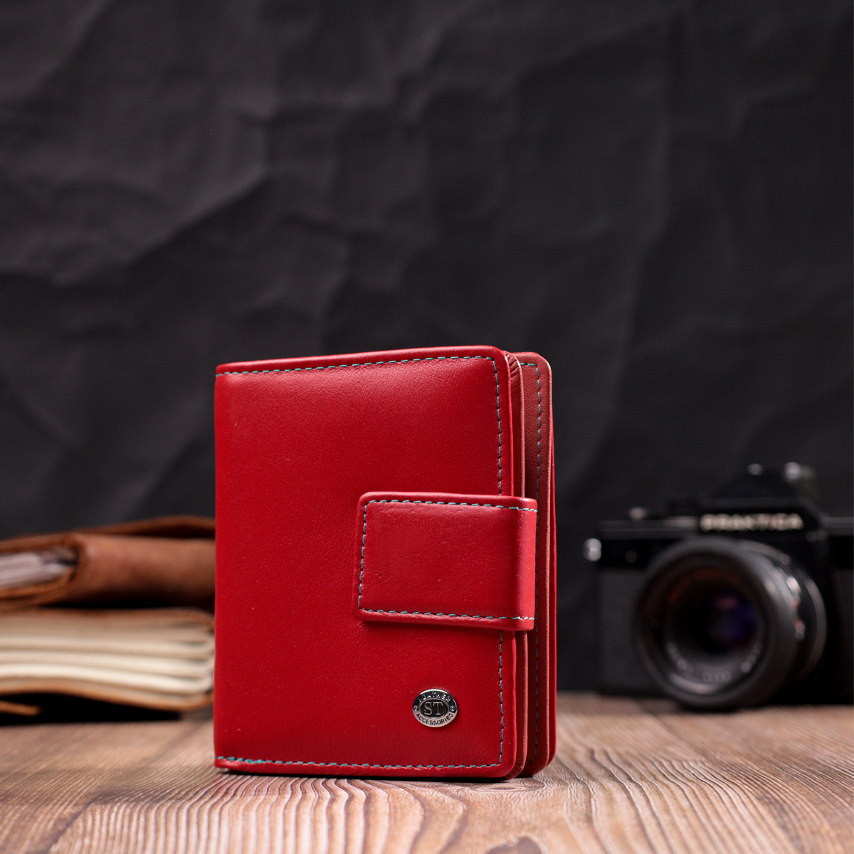 Жіночий вертикальний компактний гаманець із натуральної шкіри ST Leather Червоний