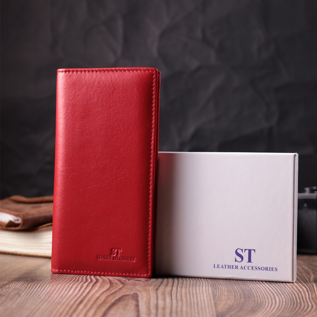 Вертикальный женский кошелек на магнитах из натуральной кожи ST Leather Красный
