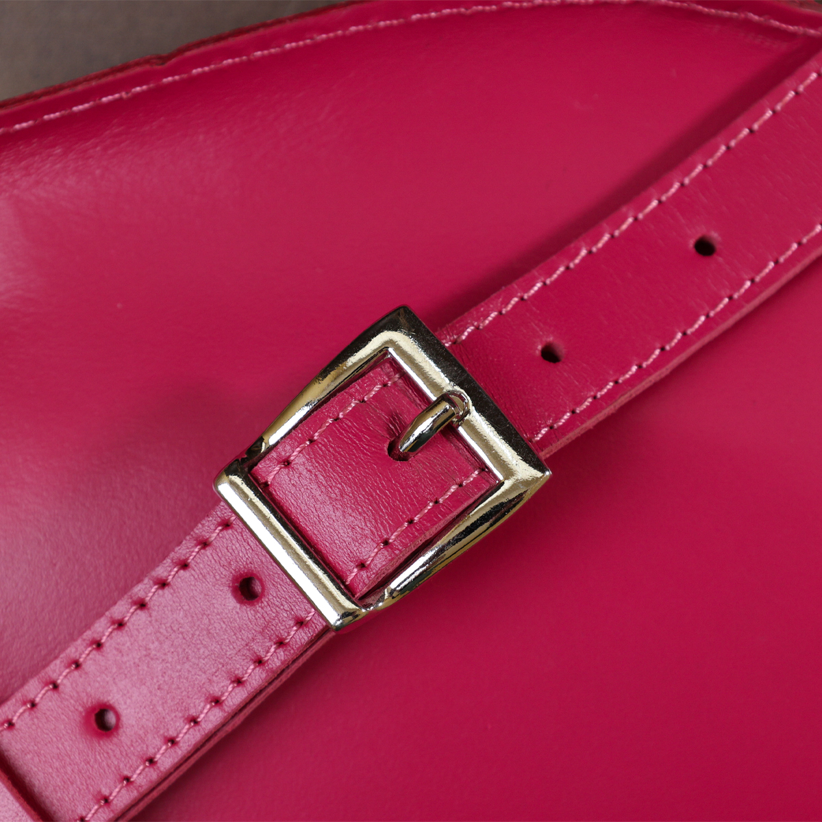 Модная женская бананка из натуральной кожи Shvigel Малиновый