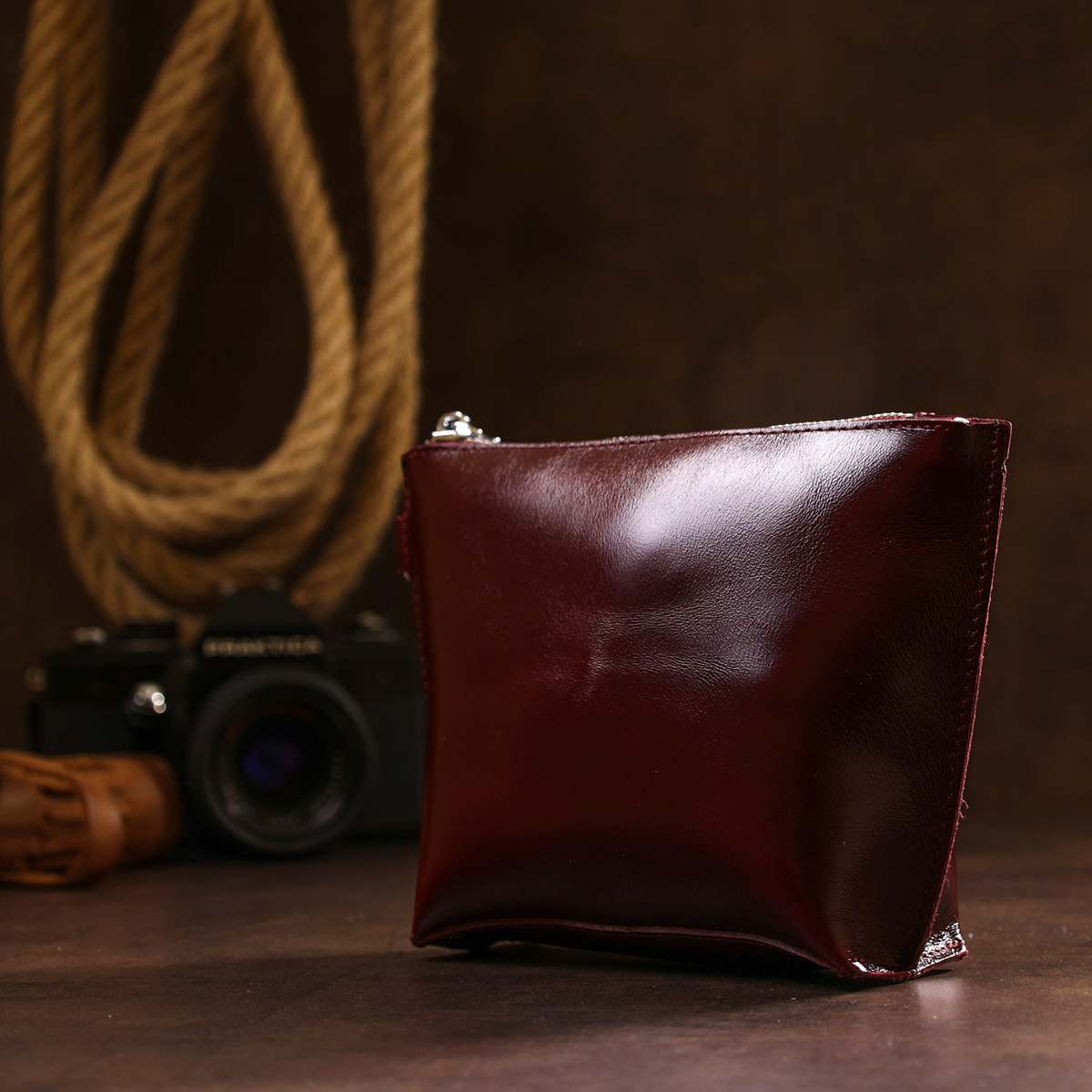 Шкіряна практична косметичка для жінок Shvigel Бордовий