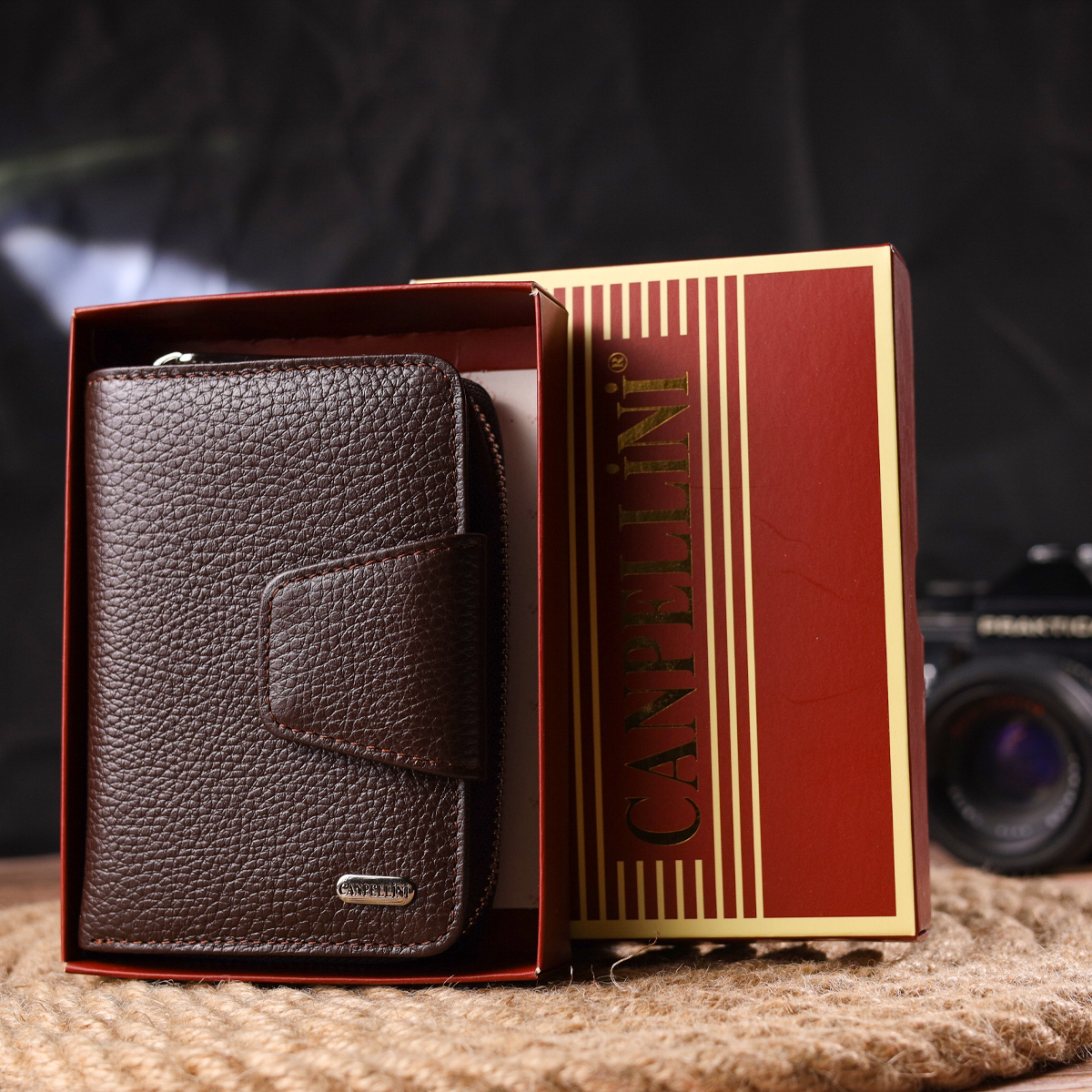 Красиве вертикальне портмоне для жінок з монетницею на блискавці з натуральної шкіри CANPELLINI Коричневе