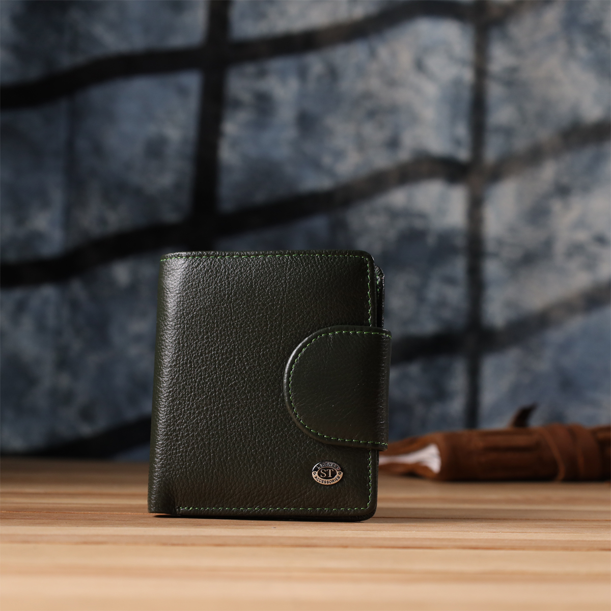 Вертикальний жіночий гаманець з натуральної шкіри ST Leather Зелений