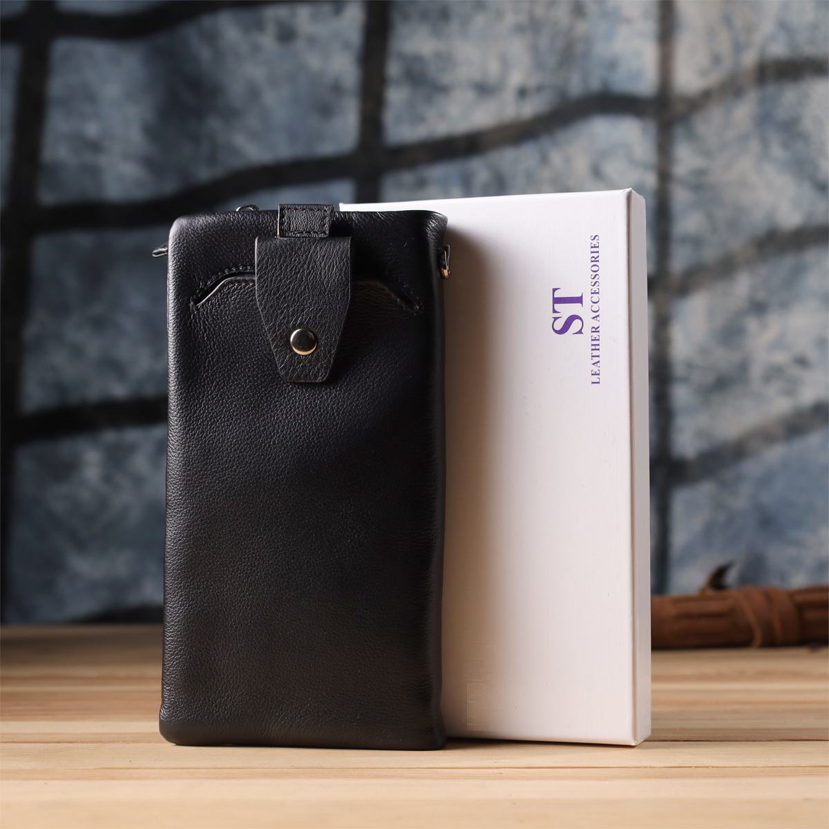 Жіночий шкіряний гаманець-клатч із відділенням під телефон ST Leather Чорний