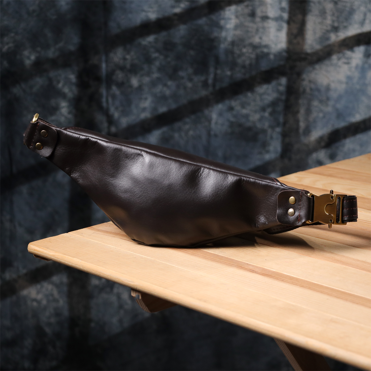 Бананка для чоловіків з гладкої натуральної шкіри Shvigel Коричневий