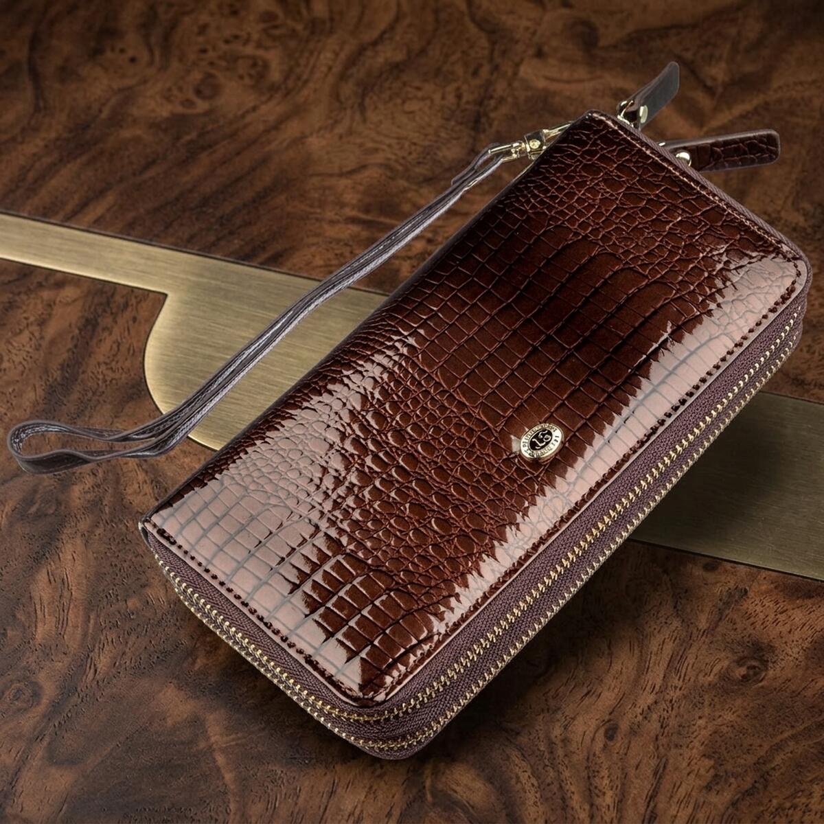 Жіночий лаковий клатч ST Leather Коричневий